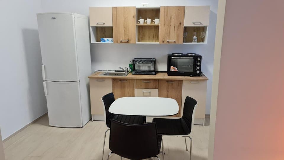 Coffee/tea facilities, Kitchen or kitchenette, Dining area, hair dresser, minibar, oven, toaster