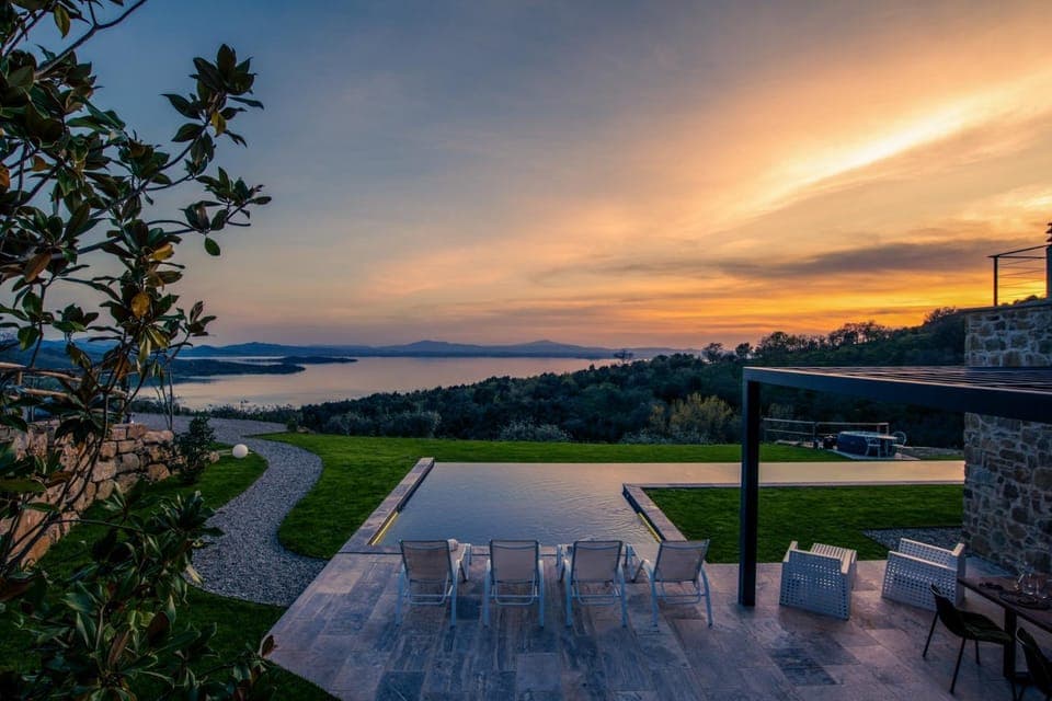 Nearby landmark, Natural landscape, Lake view