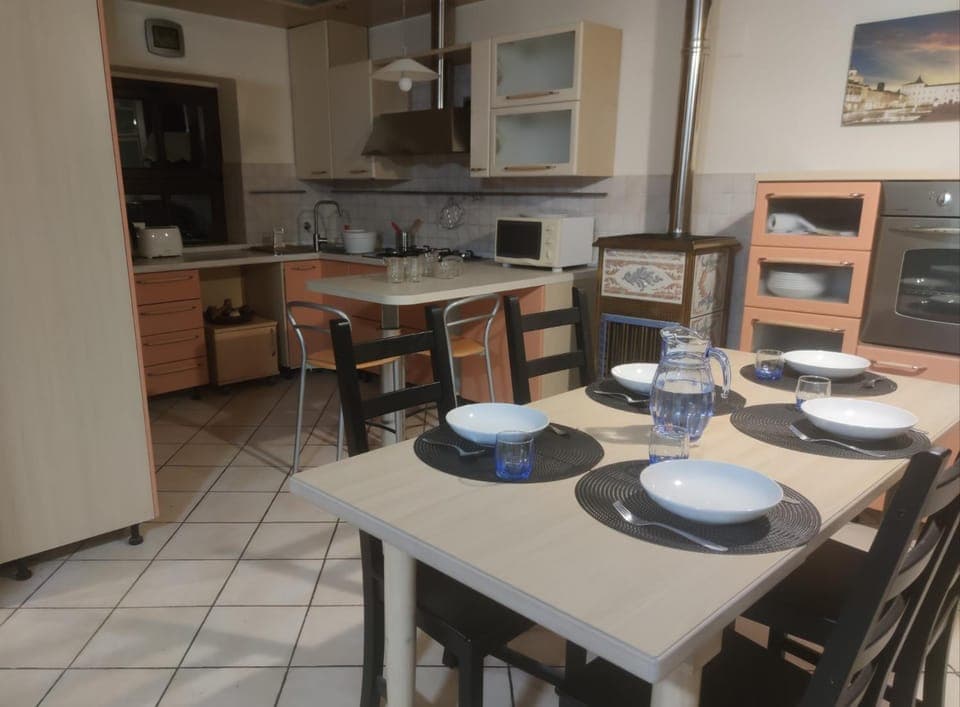 Kitchen or kitchenette, Dining area, minibar, pet friendly, stove