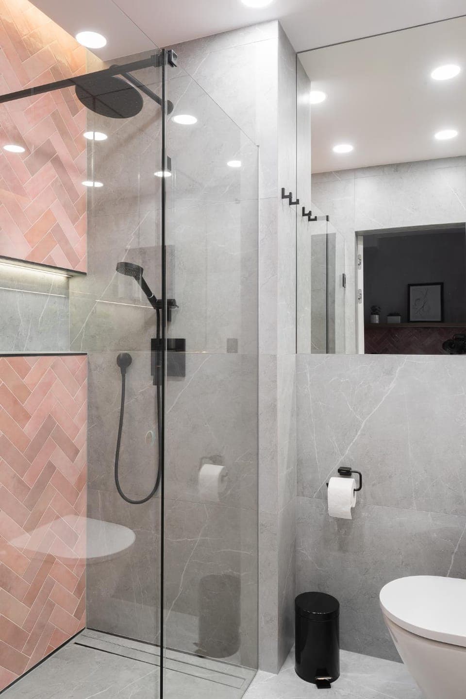 Shower, Toilet, Bathroom, towels