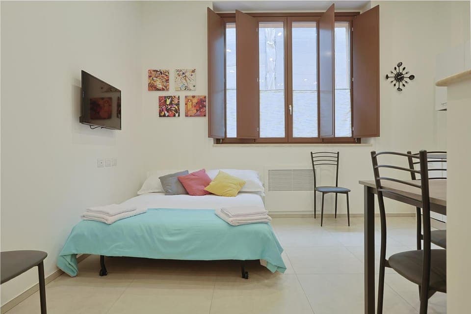 Bed, TV and multimedia, Living room