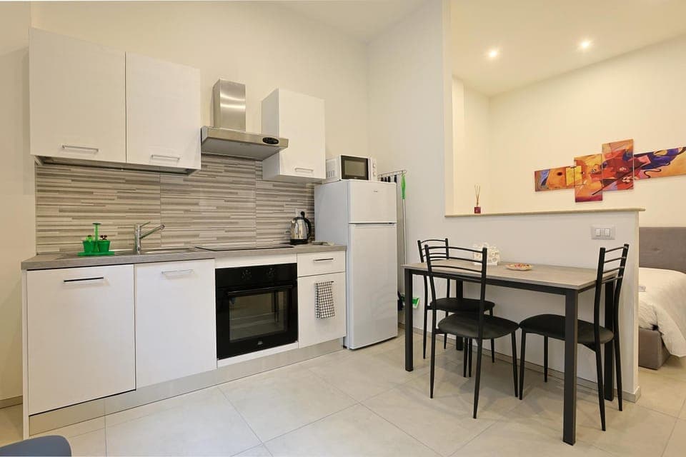 Kitchen or kitchenette, Dining area, dishwasher, minibar, pet friendly, stove