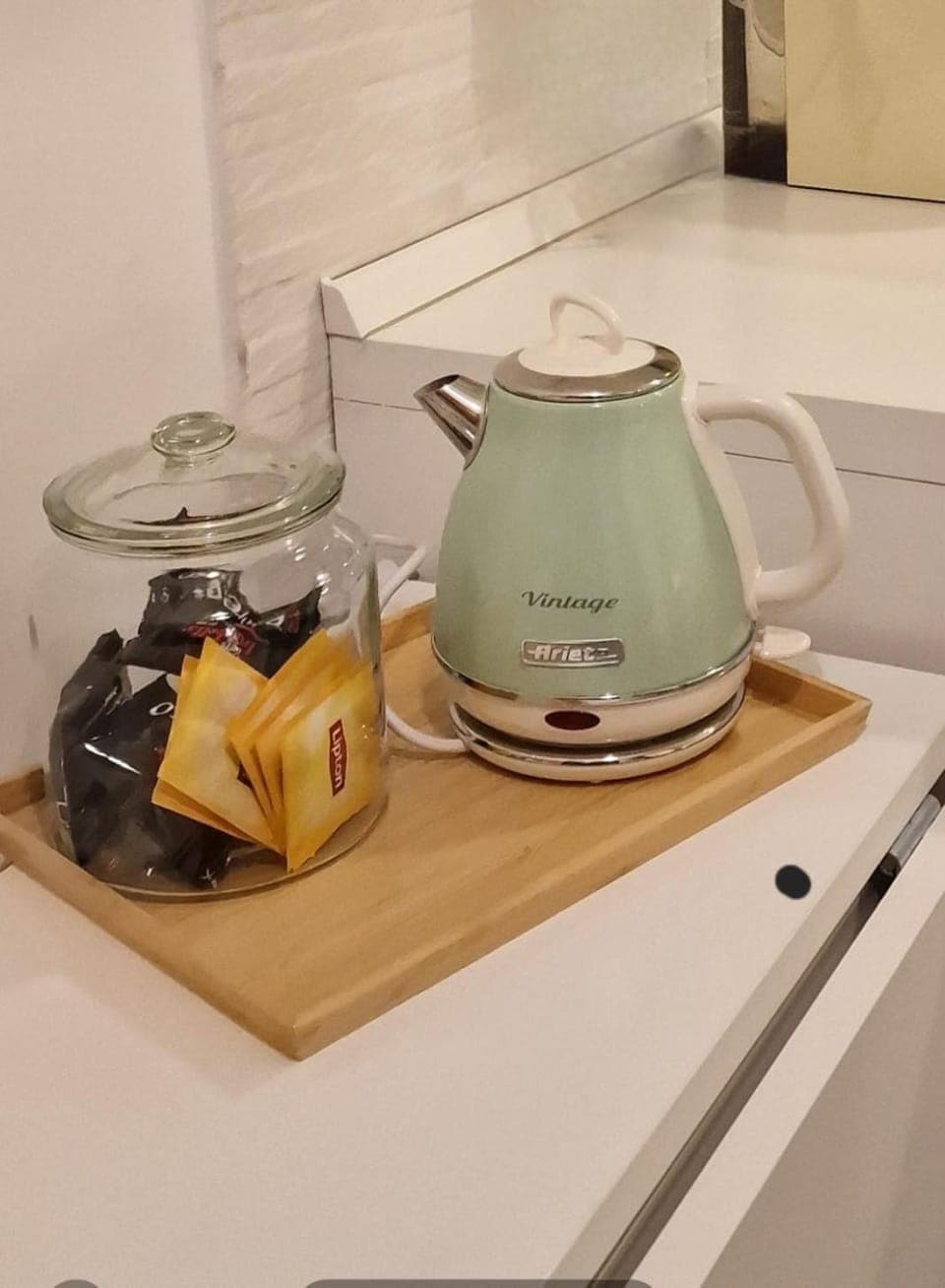 Coffee/tea facilities, Food and drinks