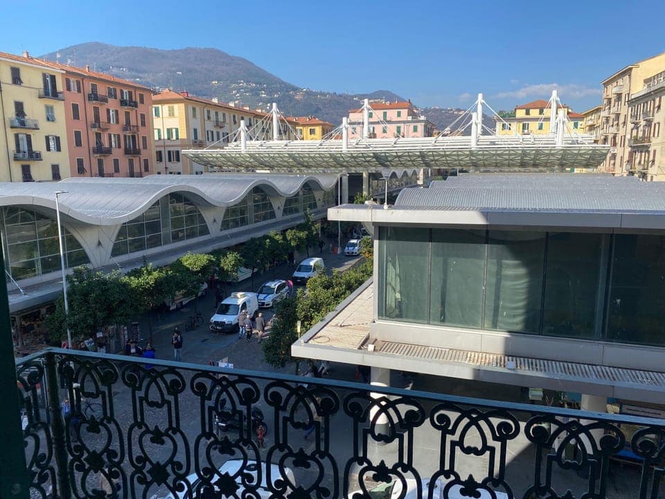 Neighbourhood, Street view, Location