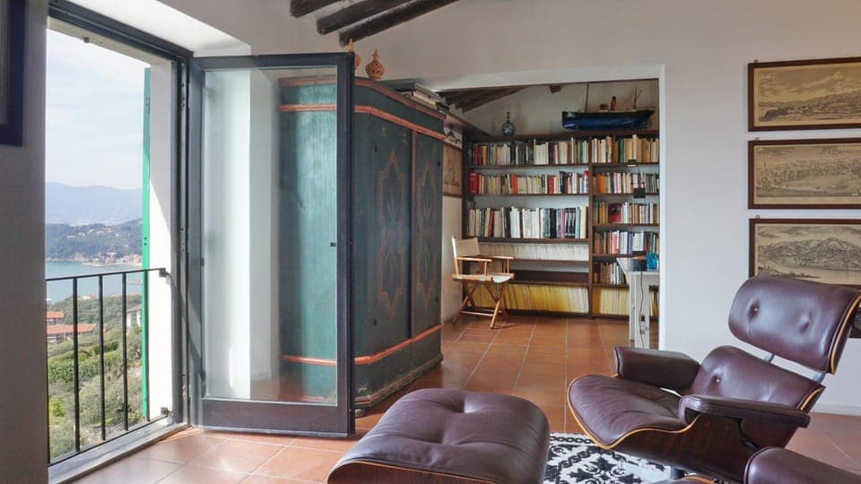 Library, Living room, Seating area