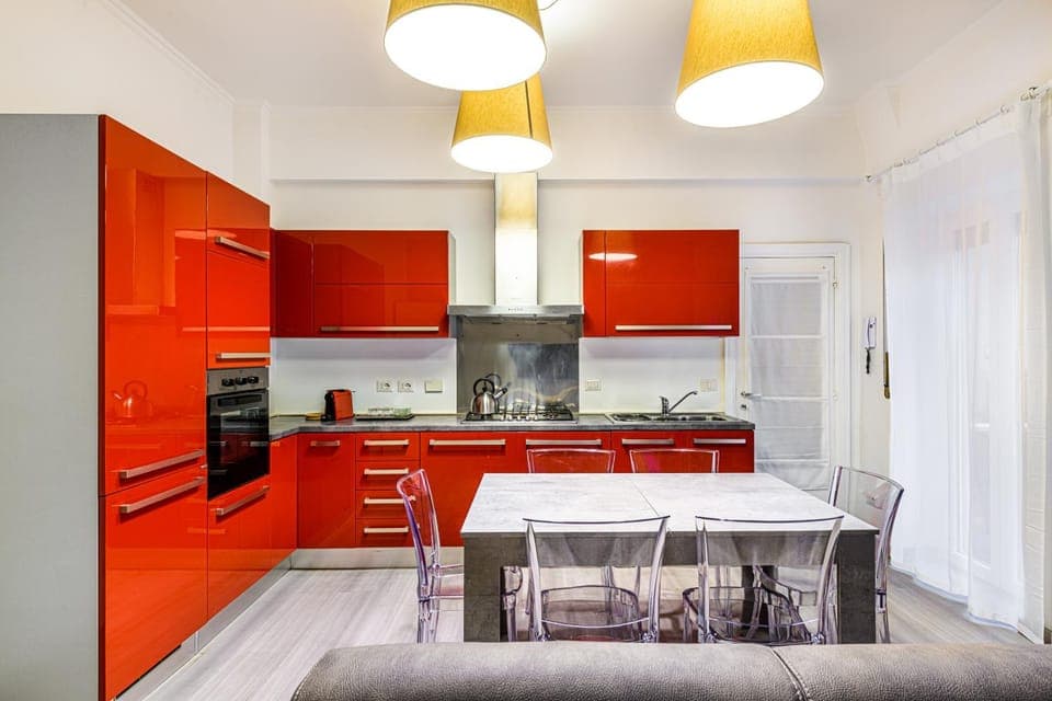 Kitchen or kitchenette, Dining area, oven, pet friendly, stove