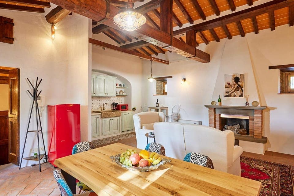 Kitchen or kitchenette, Living room, Food and drinks, Seating area, Dining area, stove