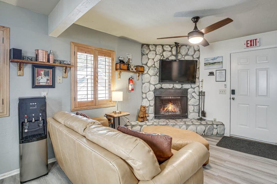 Cozy Cabin w/ Deck - 2 Mi to Bear Mountain Resort! Cabin in Big Bear