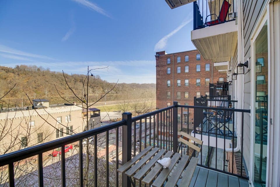 Walkable Lynchburg Condo w/ Private Balcony House in Madison Heights