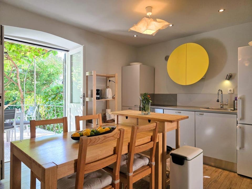 Dining area, kitchen