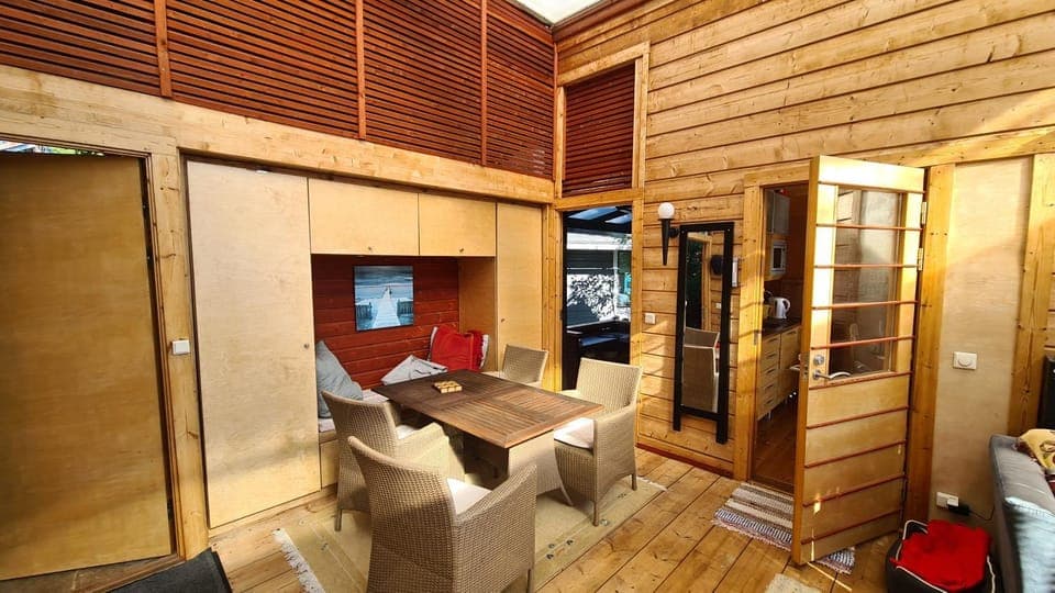 Seating area, Dining area