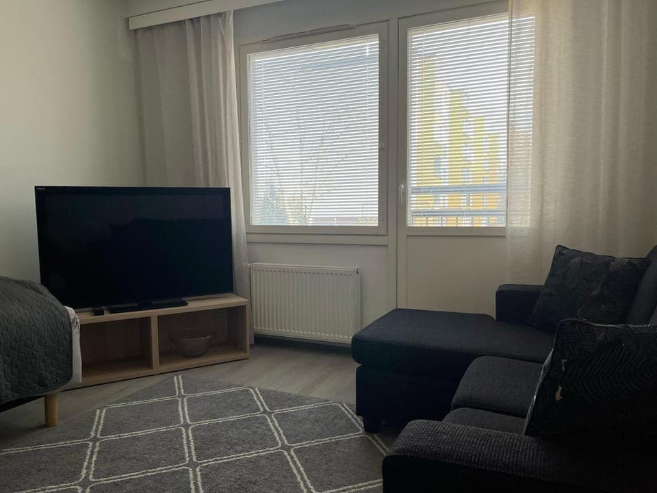 Communal lounge/ TV room, TV and multimedia, Living room, Seating area, Bedroom