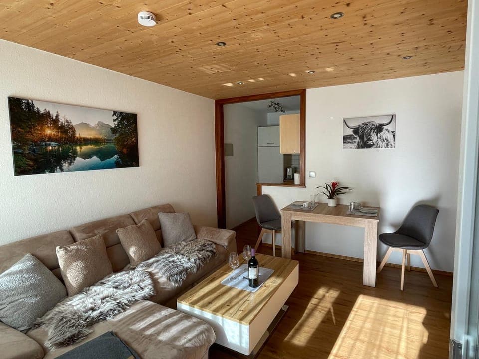 Kitchen or kitchenette, Living room, Seating area, Dining area