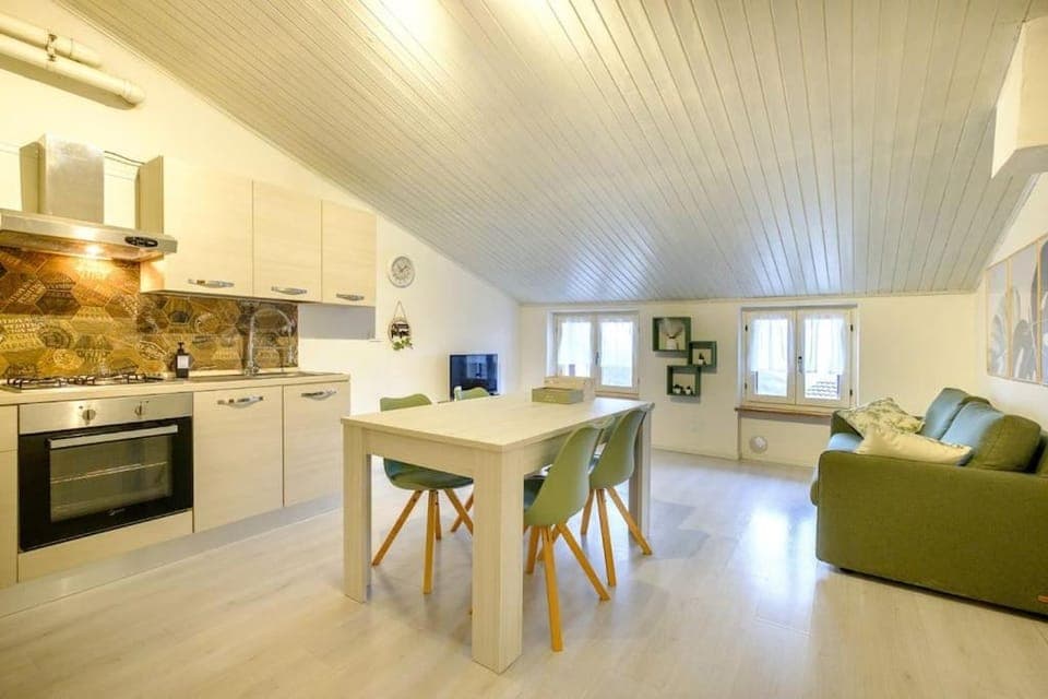 Kitchen or kitchenette, Living room