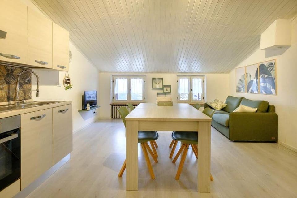 Kitchen or kitchenette, Living room, Dining area