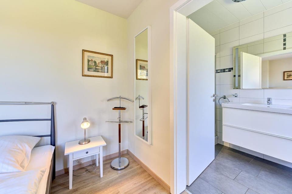 Bed, Bathroom, Photo of the whole room, Bedroom