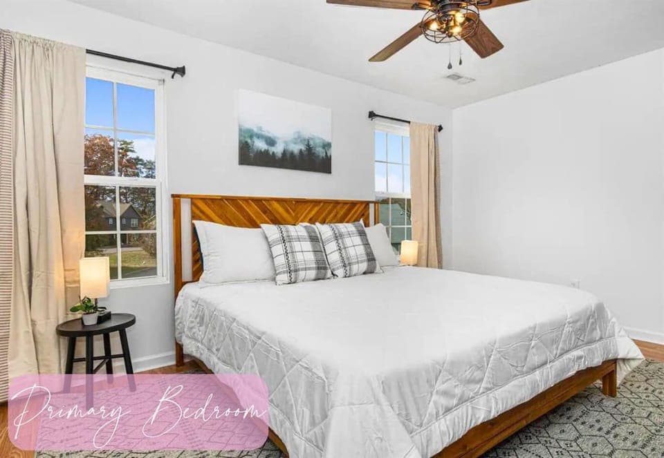 Cute Condo Hot Tub Minutes to Pigeon Forge! House in Sevierville