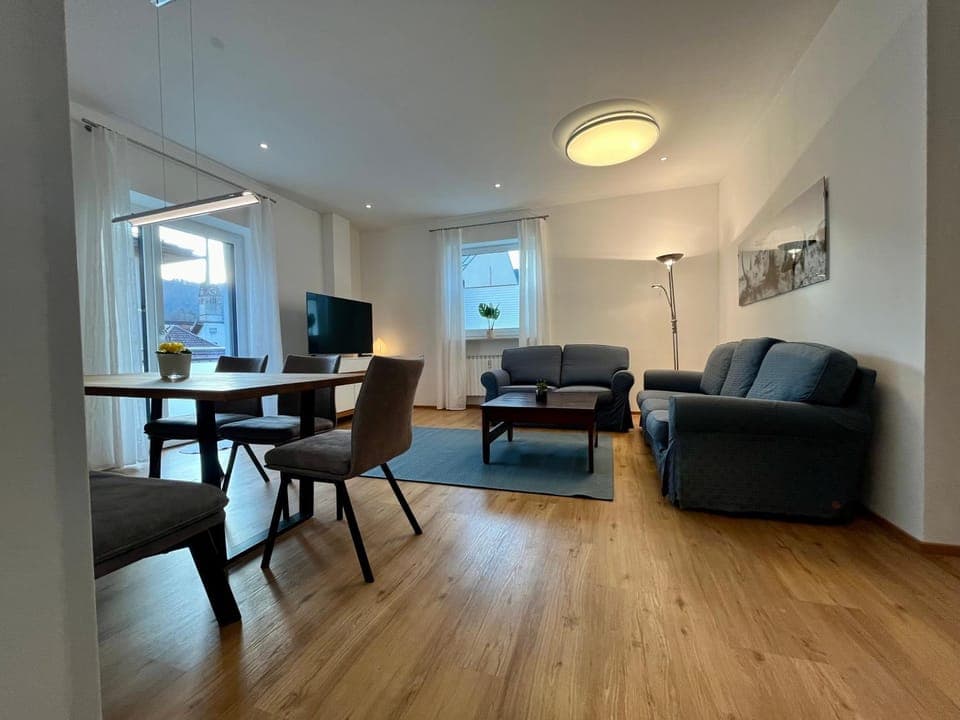 TV and multimedia, Living room, Seating area, Dining area