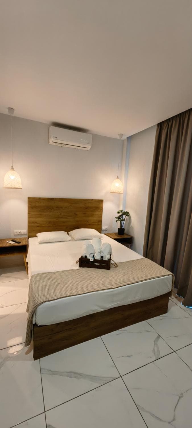 Bed, Photo of the whole room, Bedroom, air conditioner