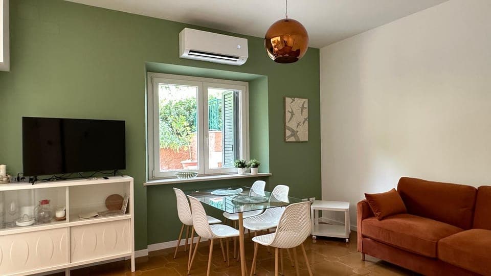 TV and multimedia, Living room, Dining area, air conditioner