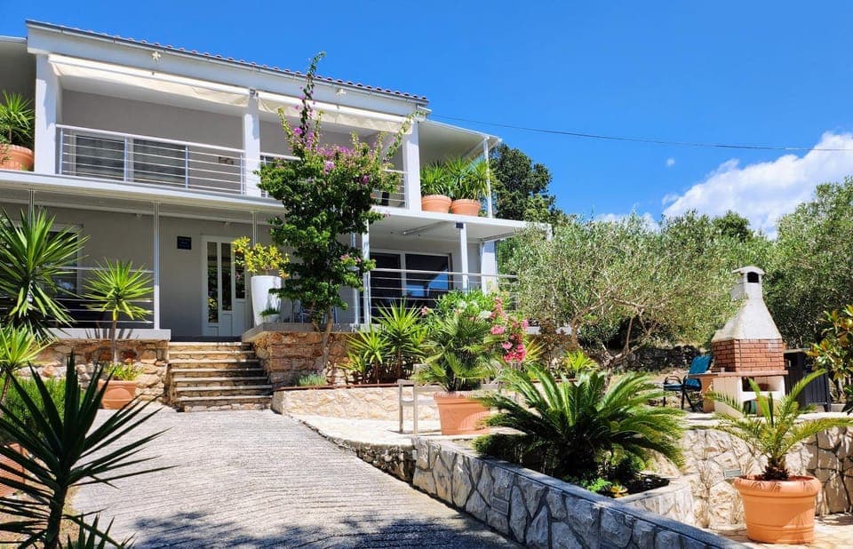 Property building, BBQ facilities, Garden, Balcony/Terrace