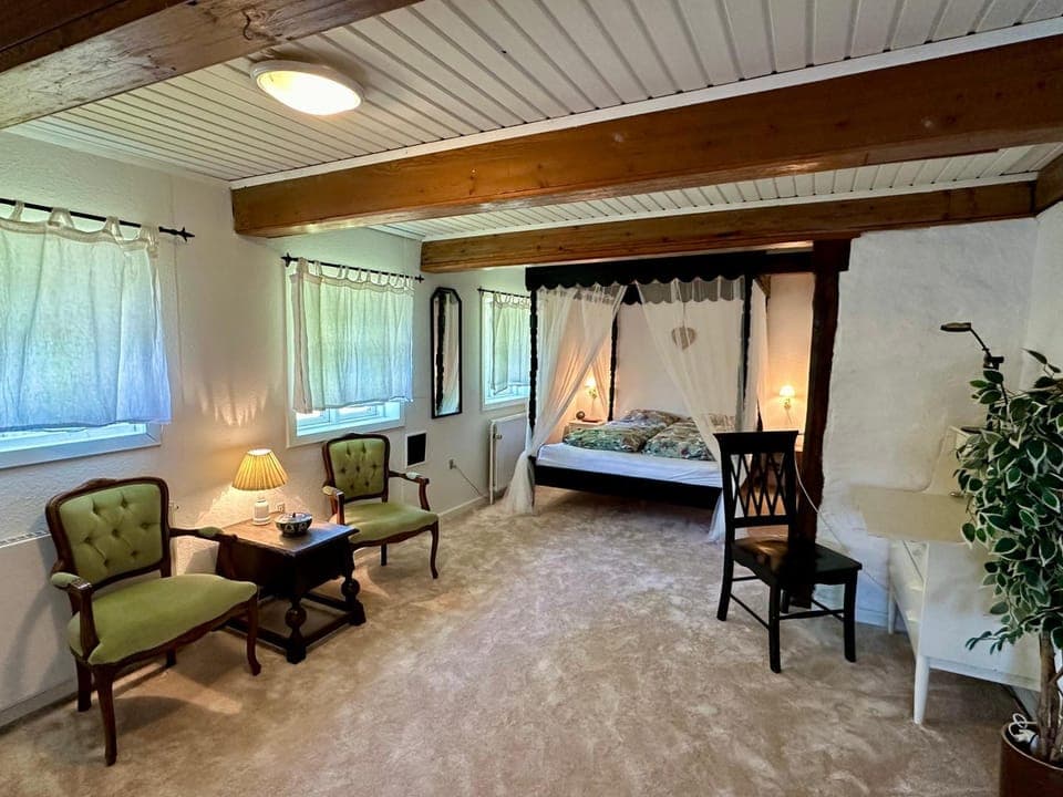 Bed, Photo of the whole room, Bedroom