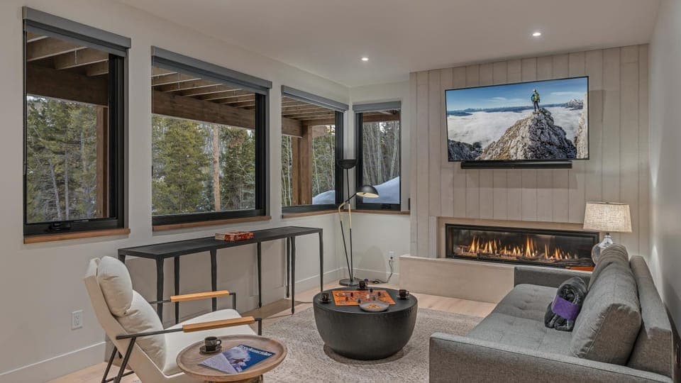 Day, View (from property/room), Seating area, fireplace