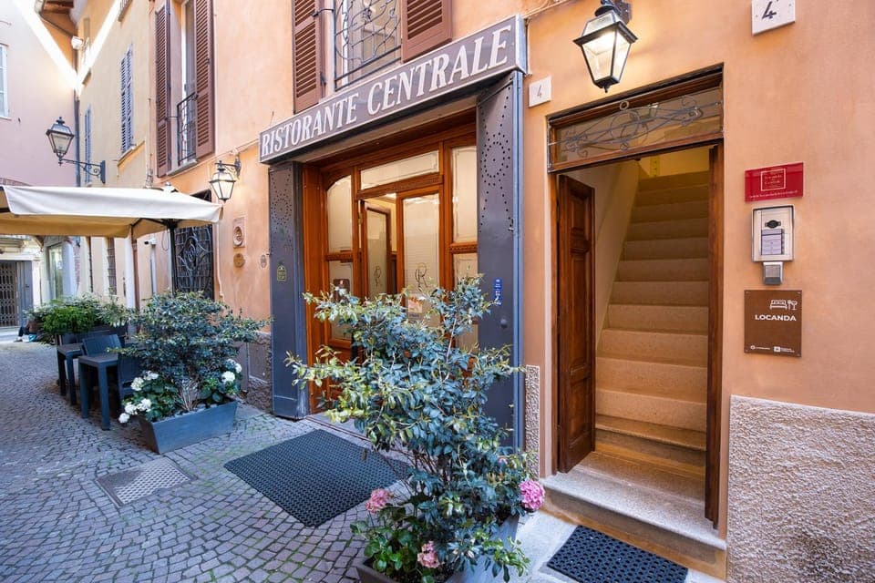 Property building, Restaurant/places to eat