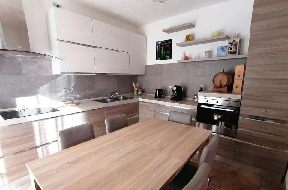 Coffee/tea facilities, Kitchen or kitchenette, dishwasher, minibar, pet friendly, stove