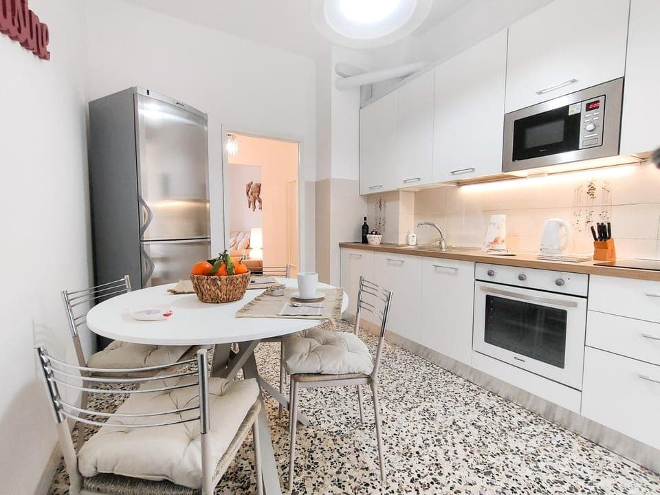 Kitchen or kitchenette, dishwasher, microwave, minibar, oven, stove