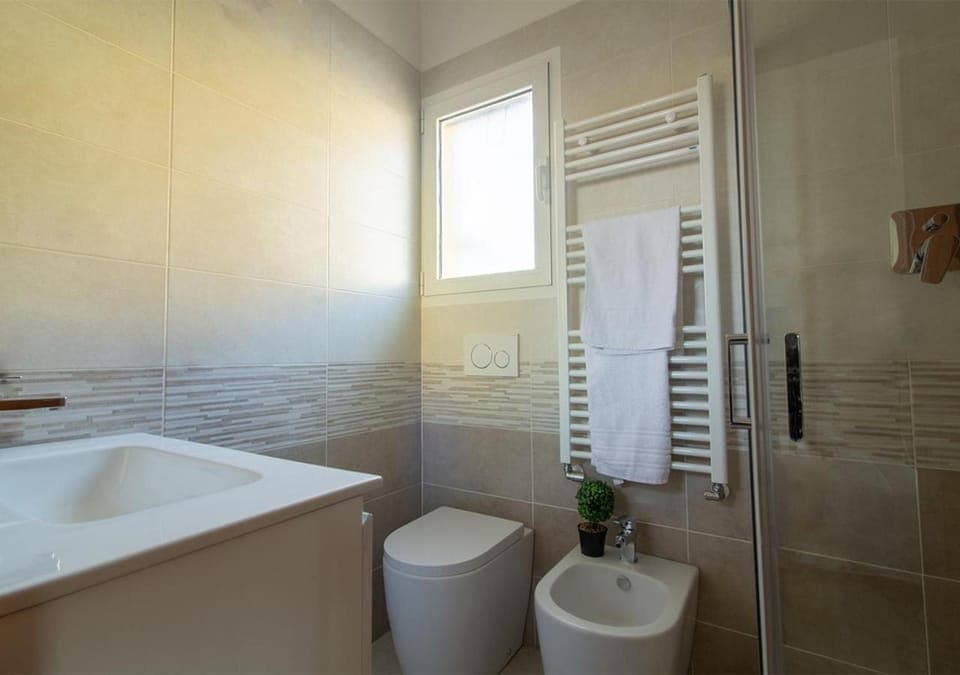 Shower, Toilet, Bathroom, bidet, heating, towels