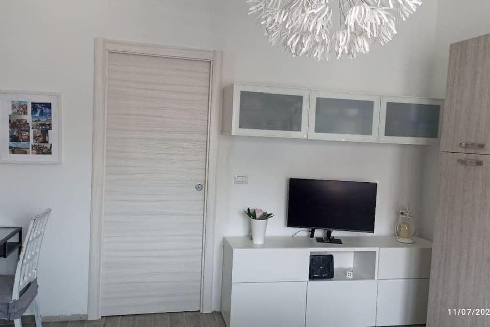 TV and multimedia, hair dresser