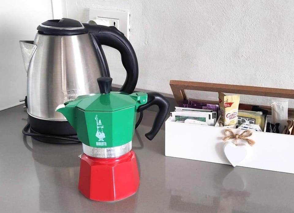 Coffee/tea facilities, Breakfast