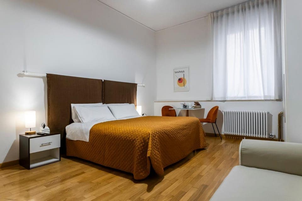 Bed, Photo of the whole room, Bedroom, internet