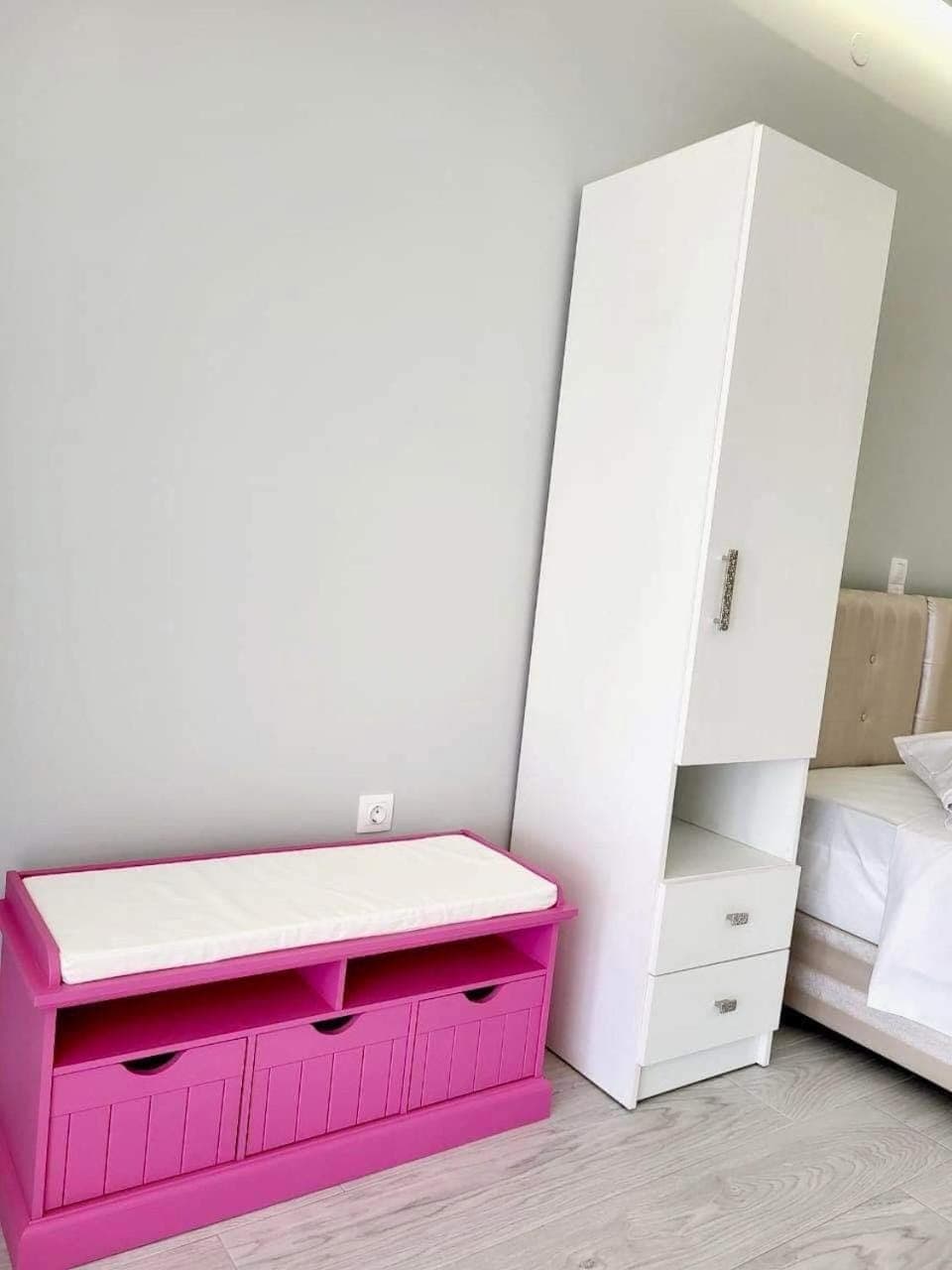 hair dresser, wardrobe