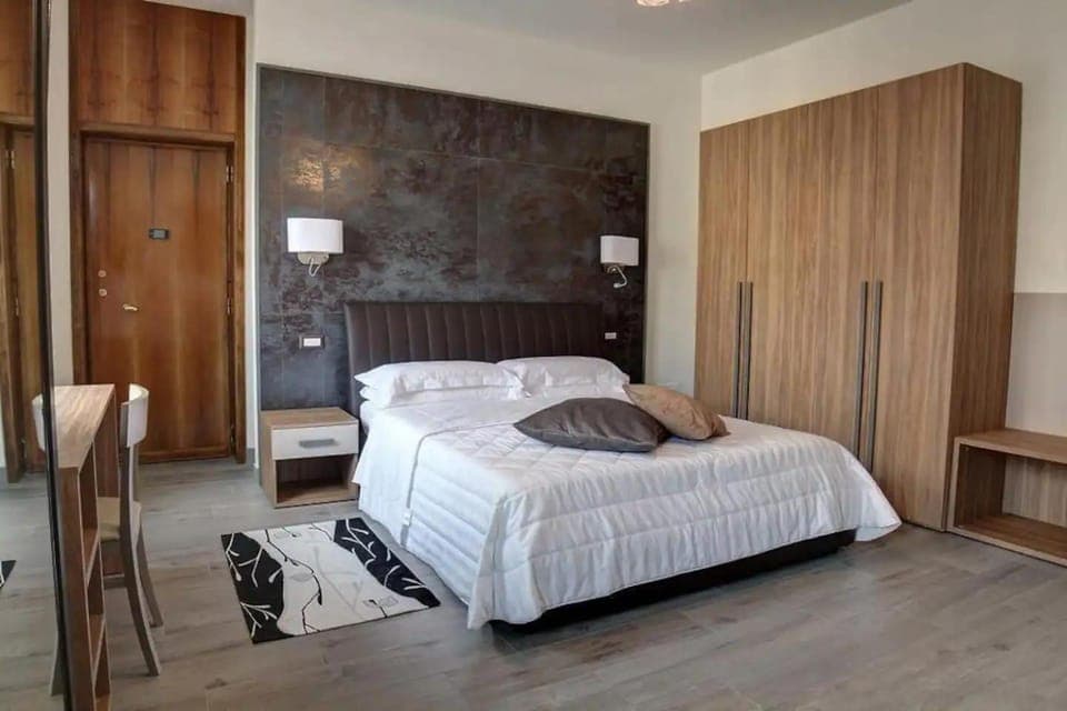 Bed, Photo of the whole room, Bedroom, wardrobe