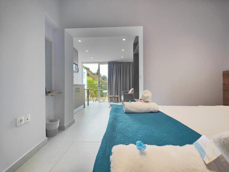 Bed, View (from property/room), Balcony/Terrace, Photo of the whole room, towels