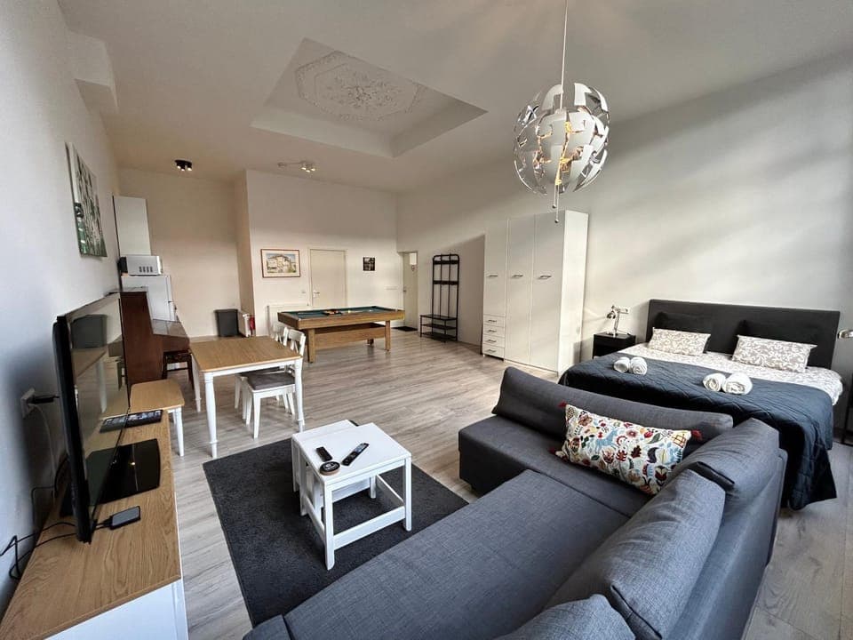 Living room, Seating area, Dining area, Evening entertainment