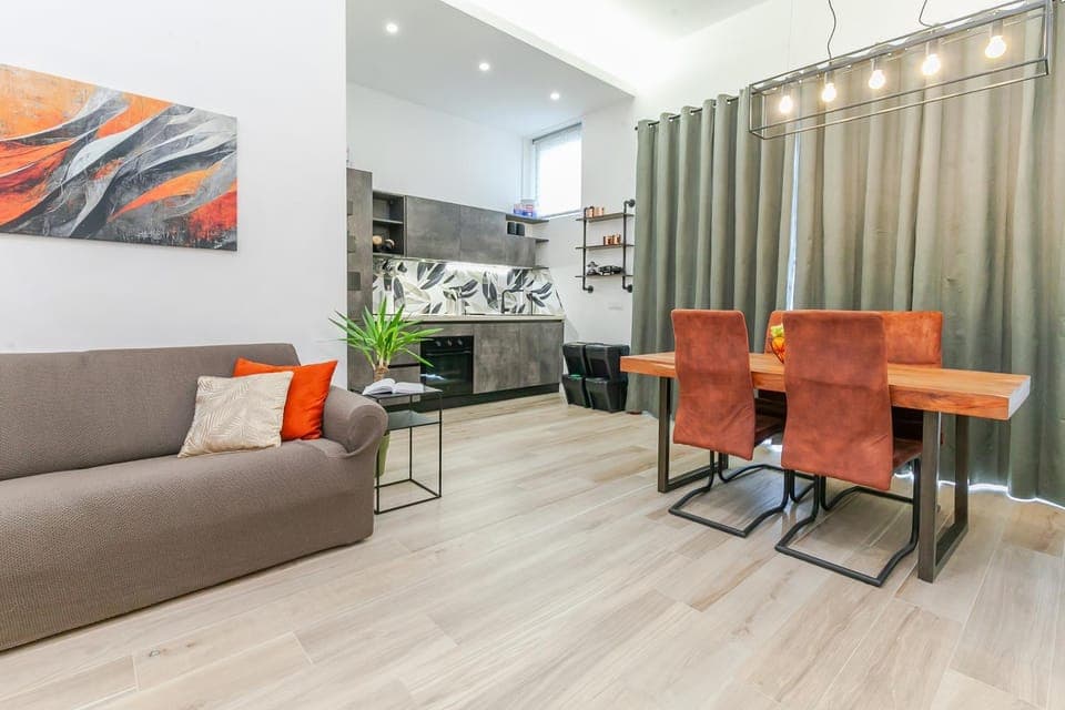 Kitchen or kitchenette, Living room, Seating area, Dining area