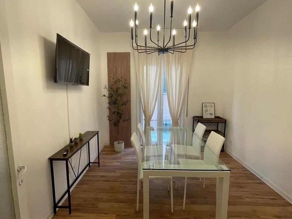 Communal lounge/ TV room, TV and multimedia, Living room, Seating area, Dining area