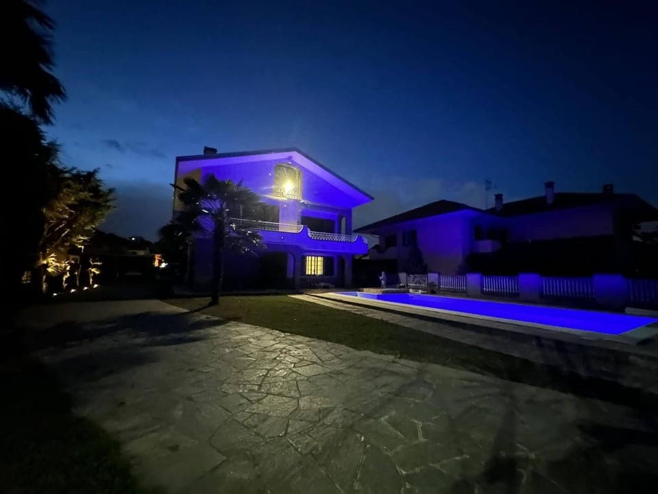 Property building, Pool view, Swimming pool