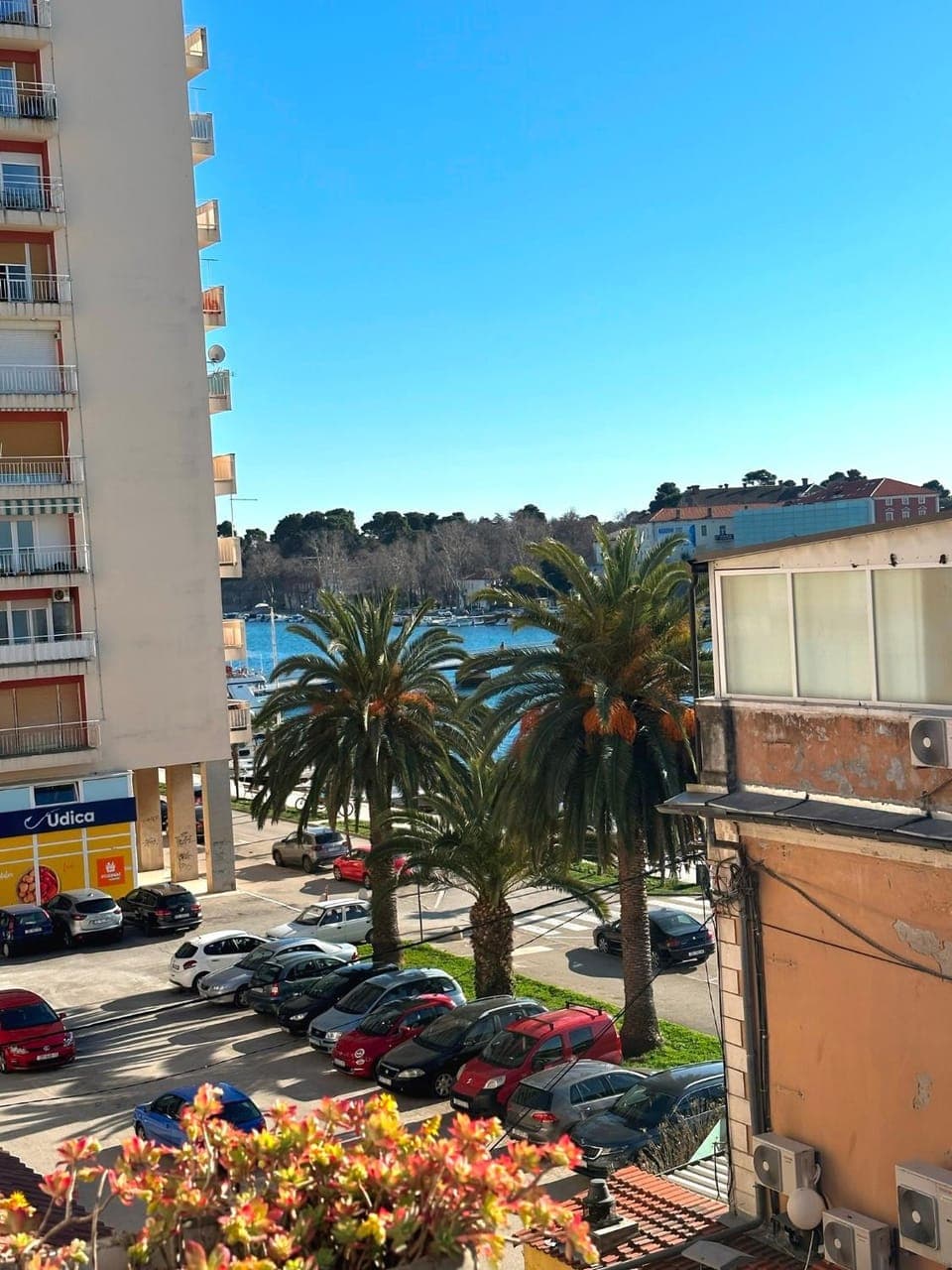 Property building, Day, Neighbourhood, Natural landscape, City view, Sea view, Sea view, Street view, Supermarket/grocery shop, Location, Sunrise, Sunset, Open Air Bath, Open Air Bath, Parking
