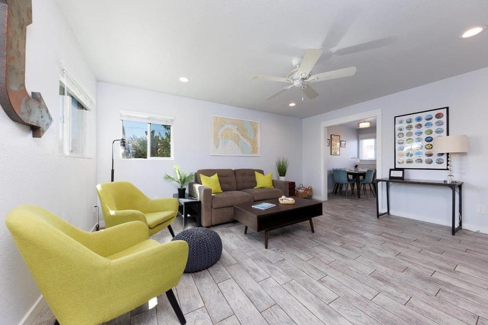 Pet Friendly Beach Bungalow, Close to Beach House in Carlsbad