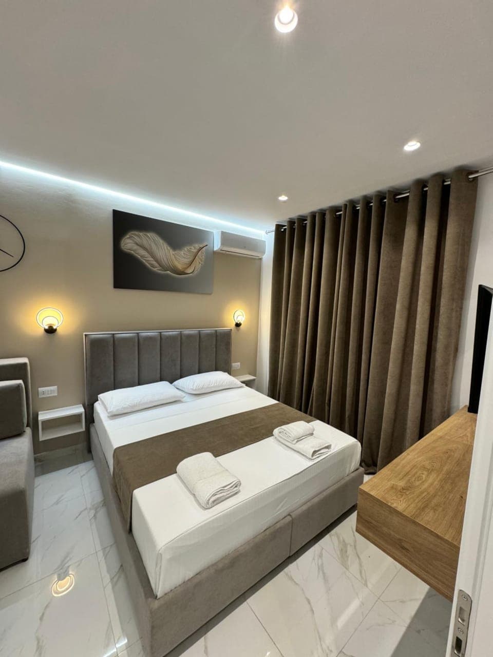 Bed, Photo of the whole room