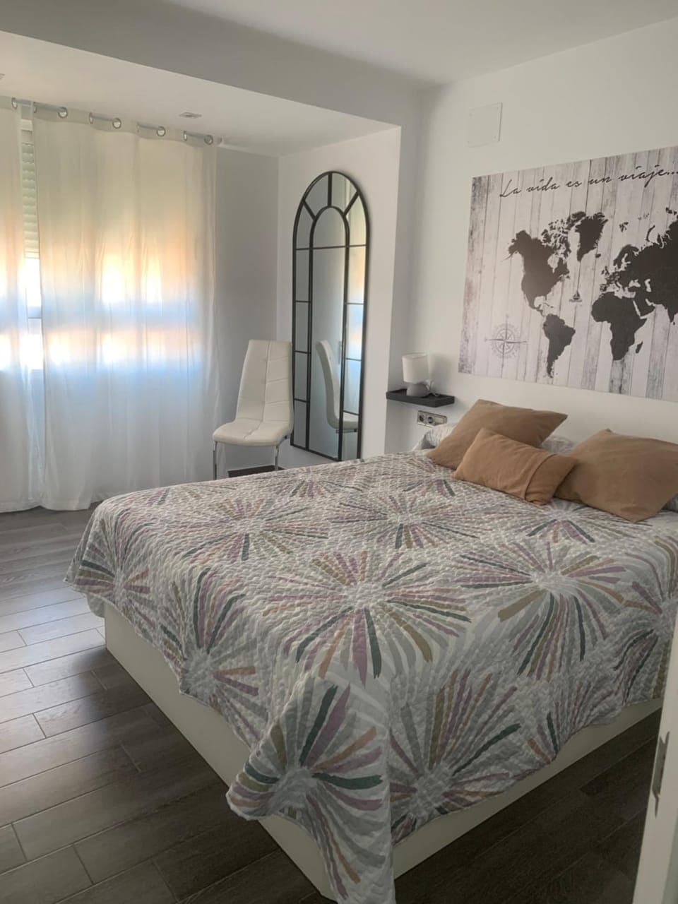 Bed, Photo of the whole room, Bedroom