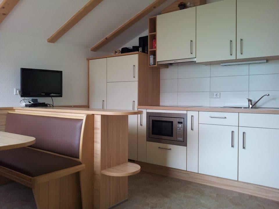 TV and multimedia, Dining area, stove