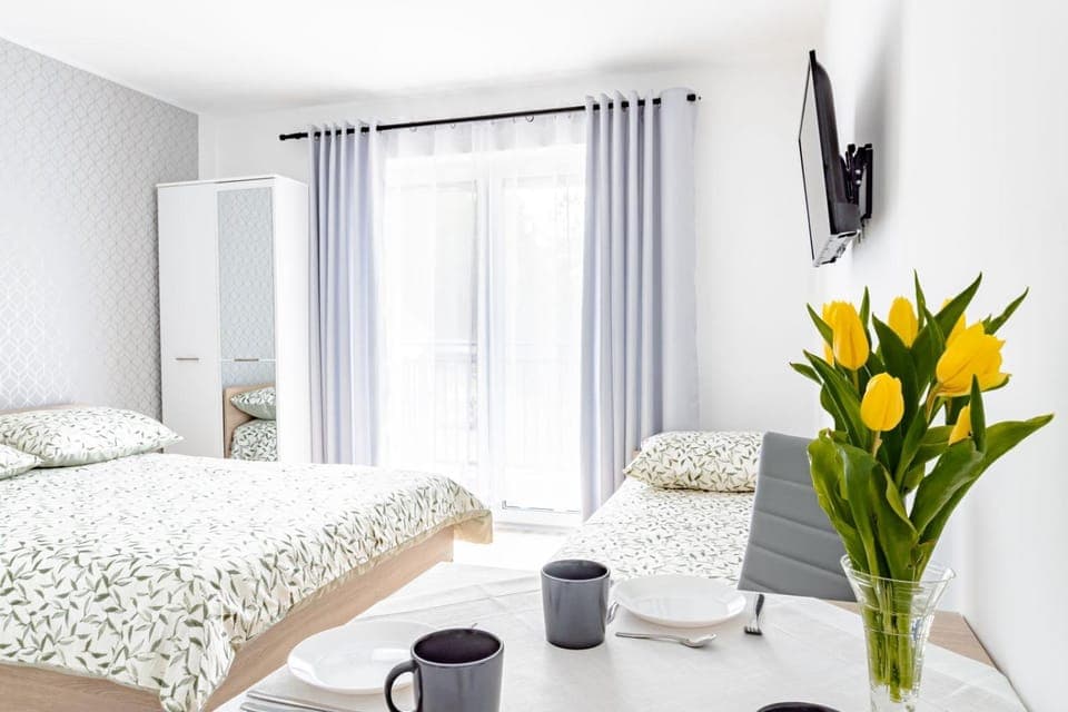 Bed, TV and multimedia, Photo of the whole room