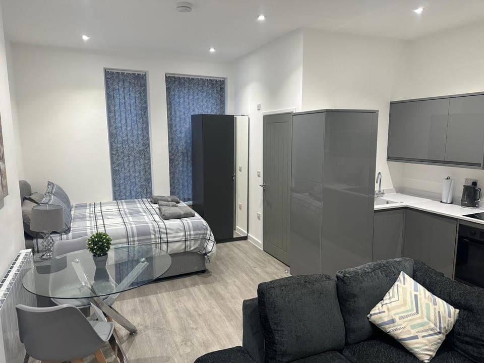 Bed, Kitchen or kitchenette, Photo of the whole room, Dining area, Bedroom, wardrobe