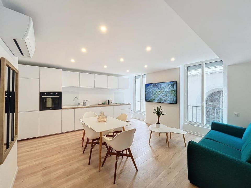 TV and multimedia, Kitchen or kitchenette, Living room, Dining area