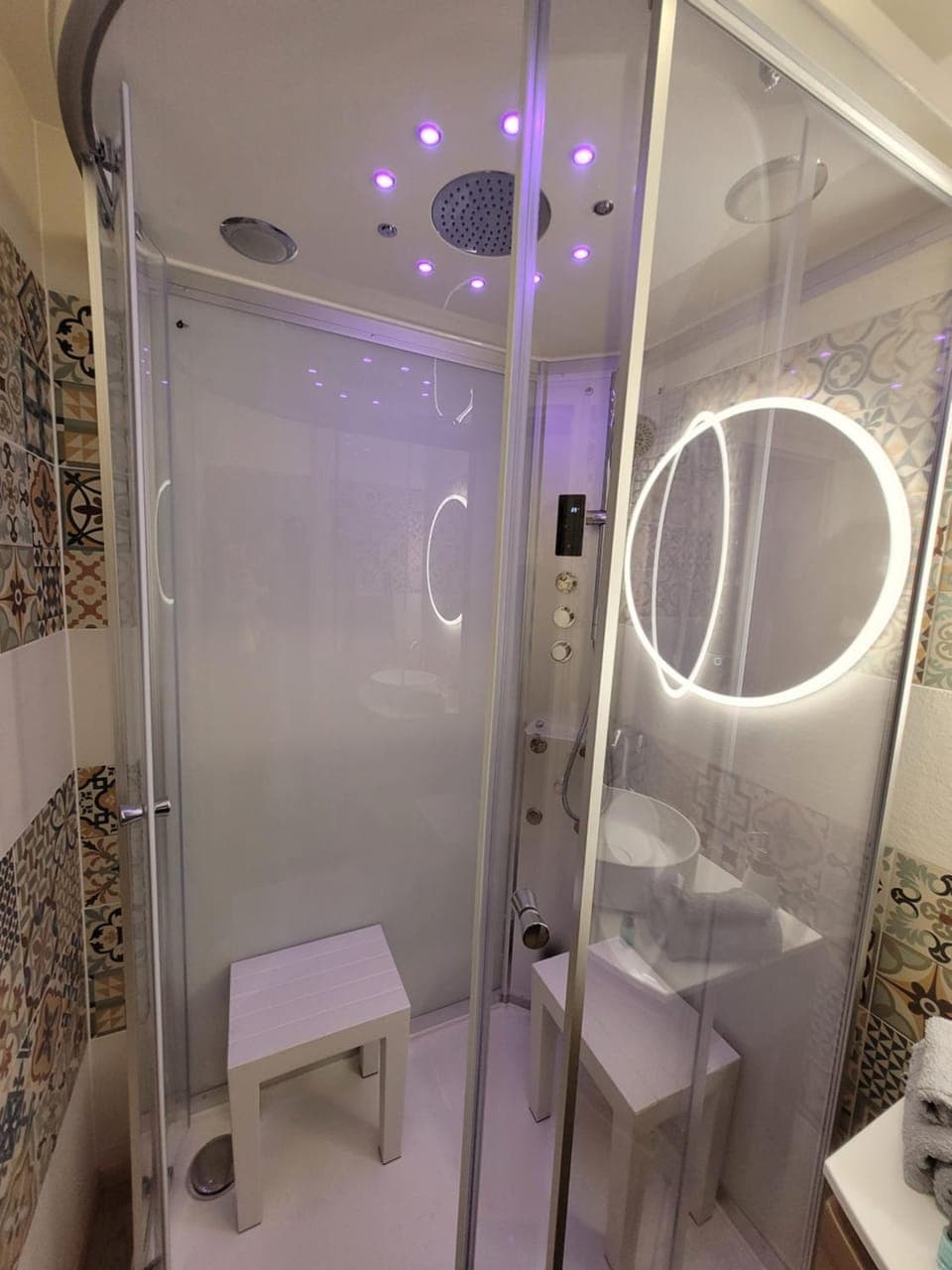Shower, Steam room, Bathroom, Spa and wellness centre/facilities